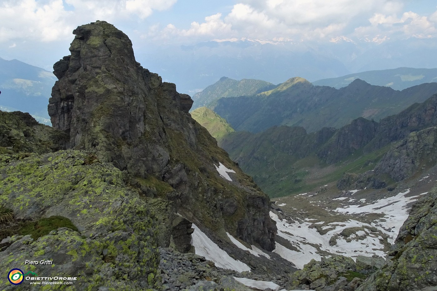 52 L'imponente torrione roccioso del Ponteranica occ. , salito da pochissimi alpinisti.JPG
